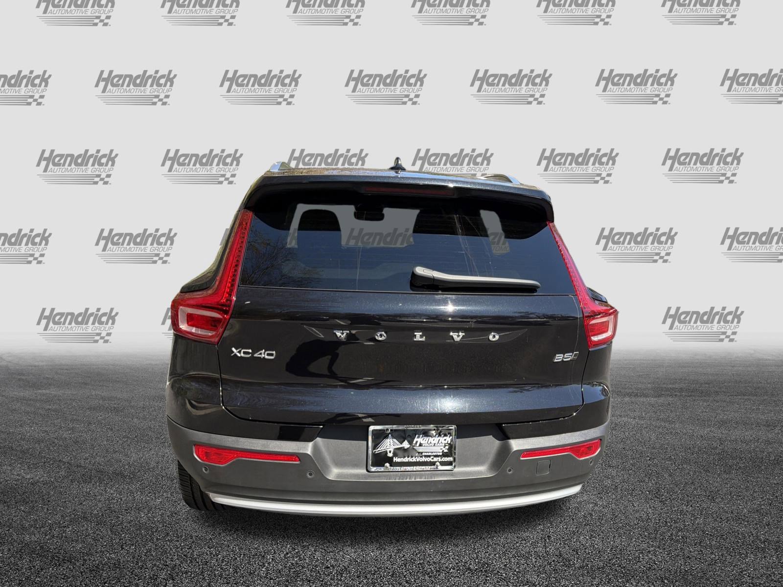 Certified 2025 Volvo XC40 B5 Core image 9