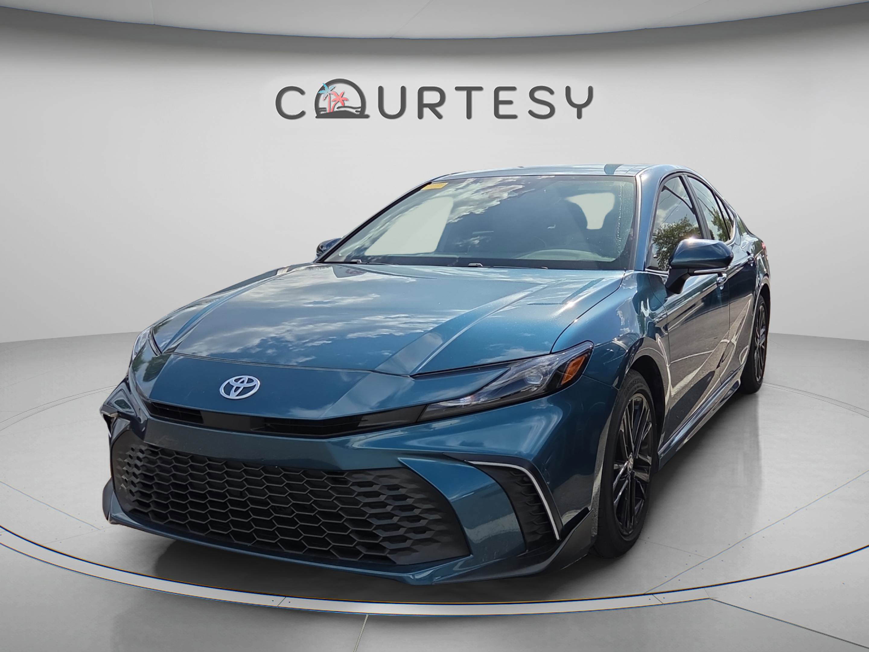 Certified 2025 Toyota Camry SE w/ Convenience Package image 1