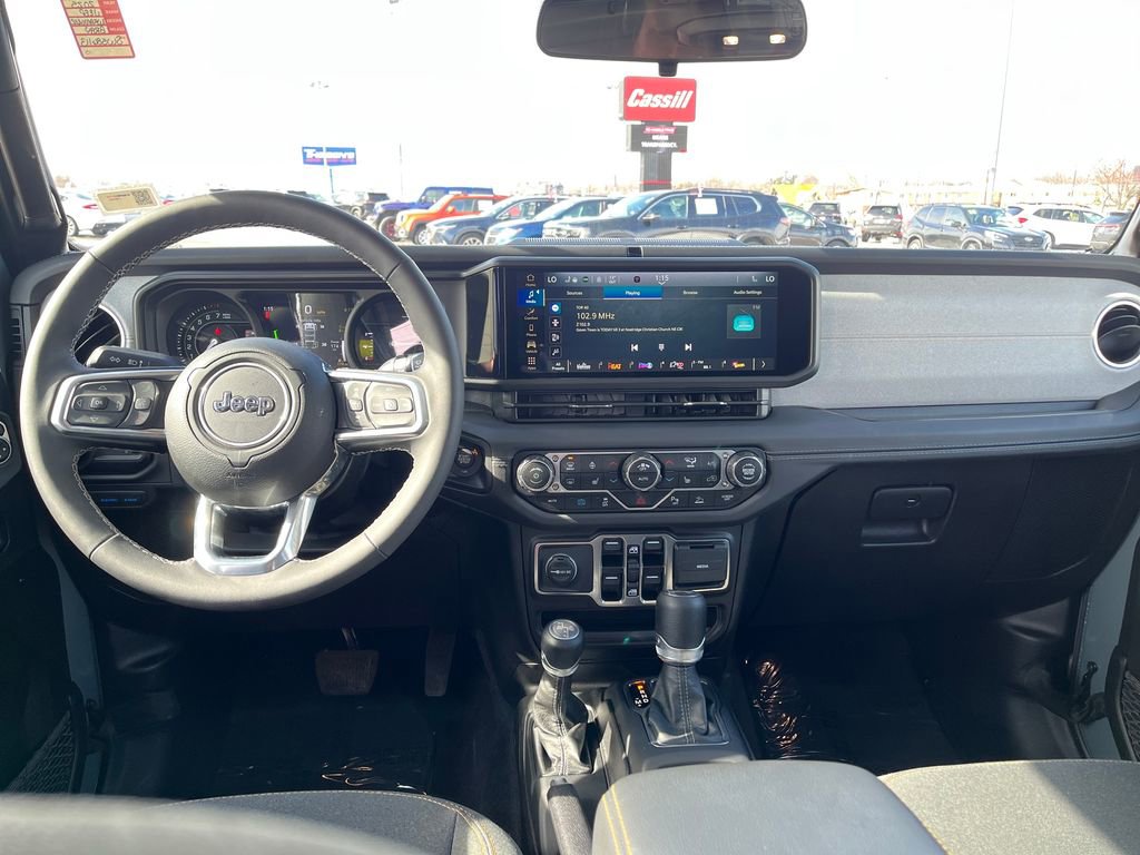 Used 2025 Jeep Wrangler Unlimited Sahara w/ Safety Group image 23