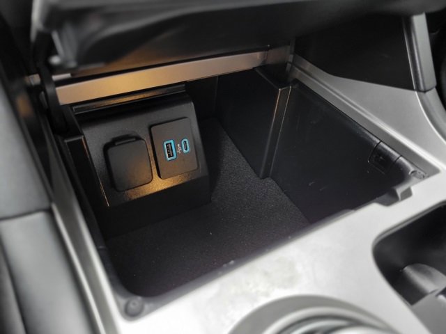 Used 2023 Ford Explorer XLT image 31