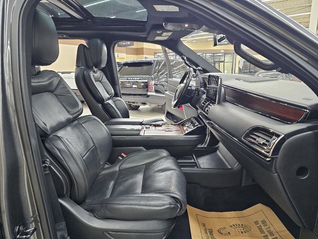 Used 2018 Lincoln Navigator Select w/ Technology Package image 21