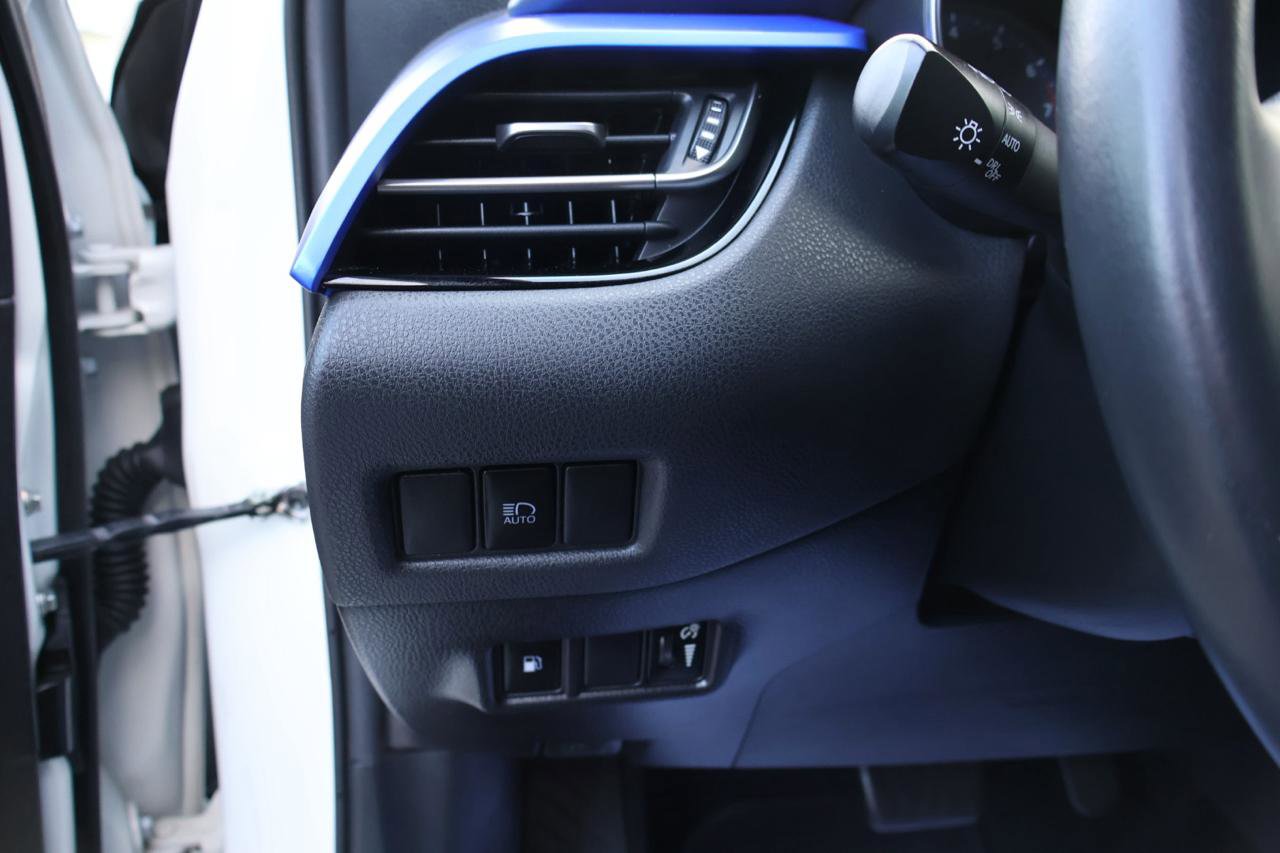 Used 2021 Toyota C-HR XLE image 11