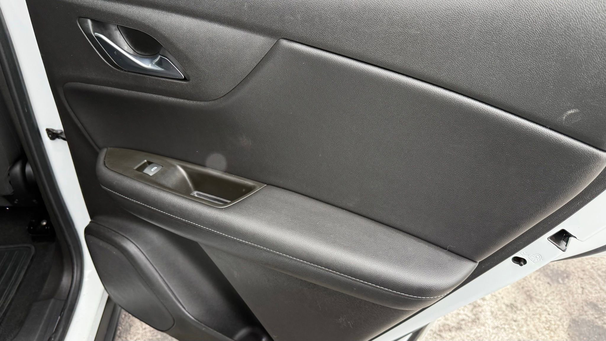 Used 2020 Chevrolet Blazer LT image 17