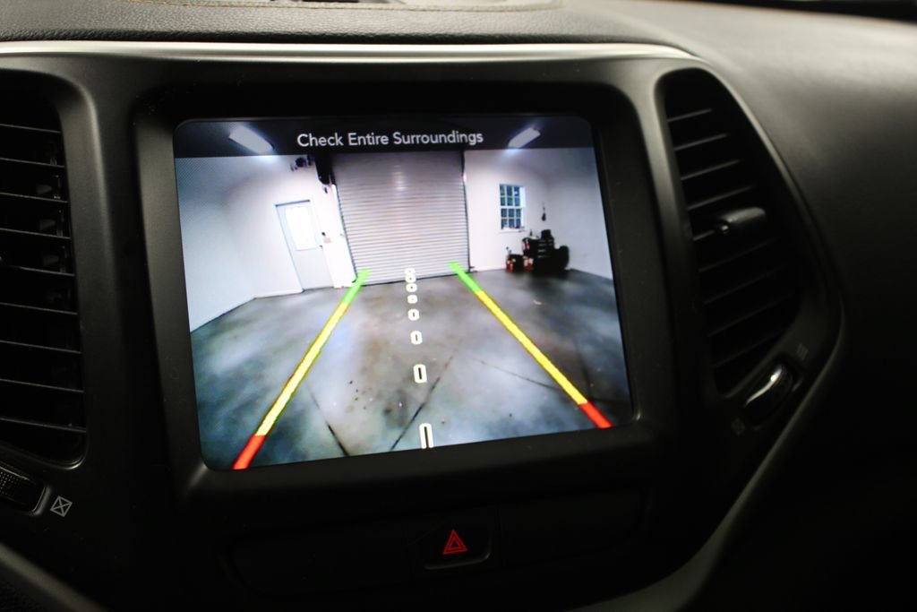 Used 2018 Jeep Cherokee Latitude Plus FWD image 37