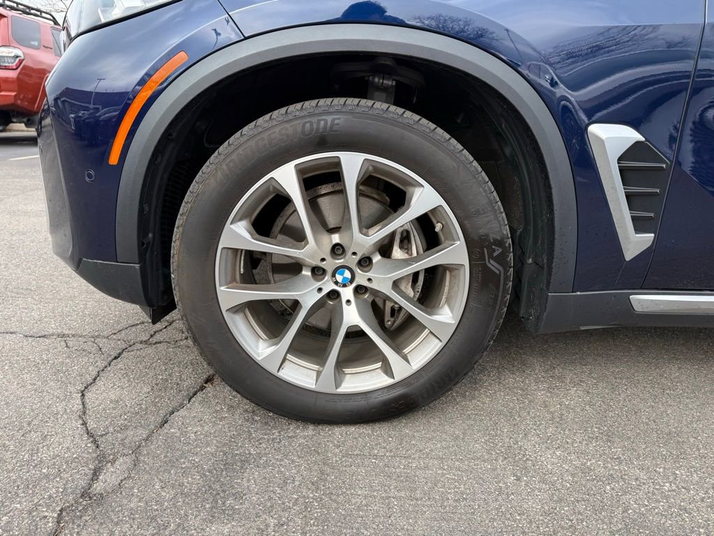 Used 2024 BMW X5 xDrive40i w/ Parking Assistance Package image 26
