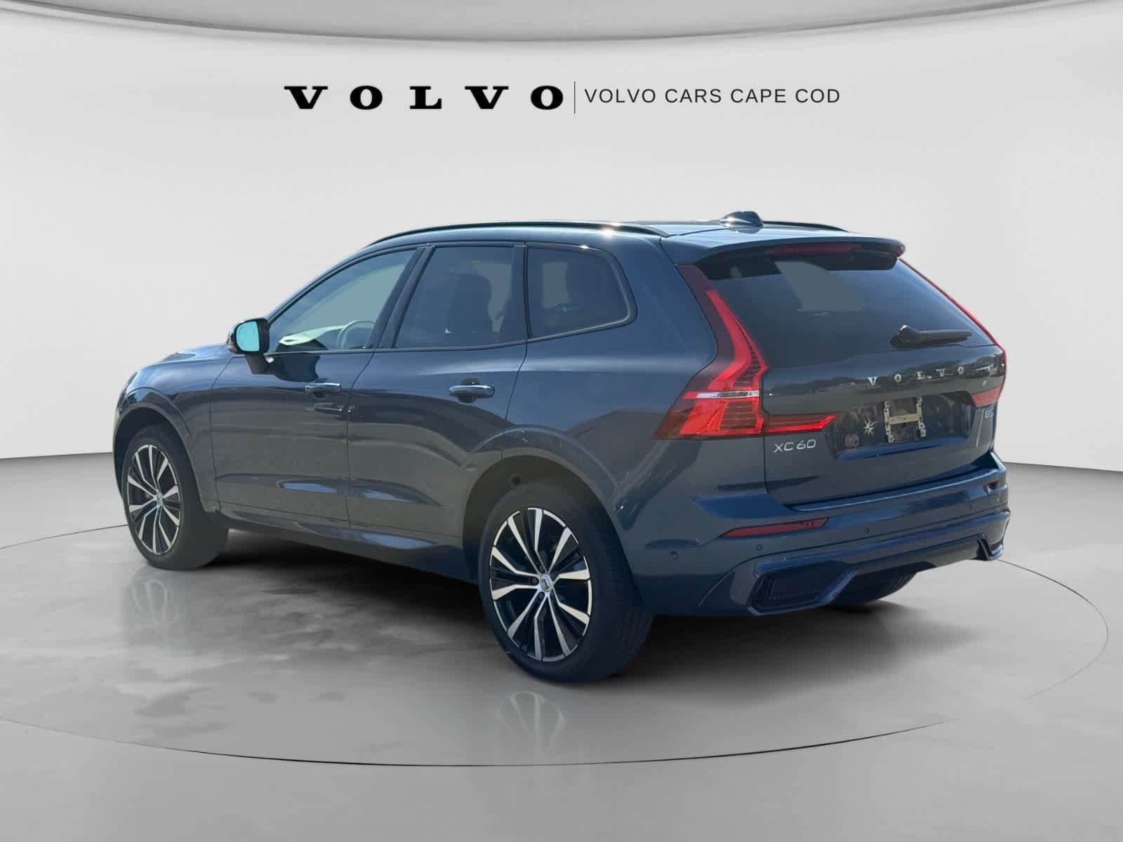 Used 2024 Volvo XC60 B5 Plus w/ Climate Package AWD/4WD image 5