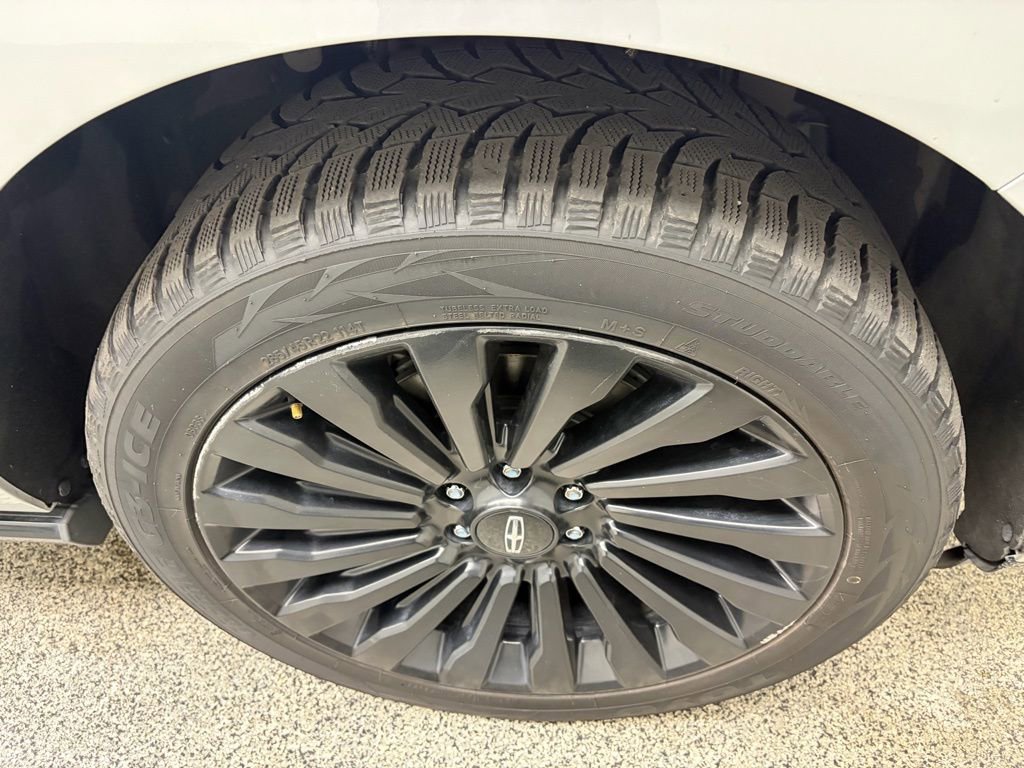 Used 2019 Lincoln Navigator Reserve image 11