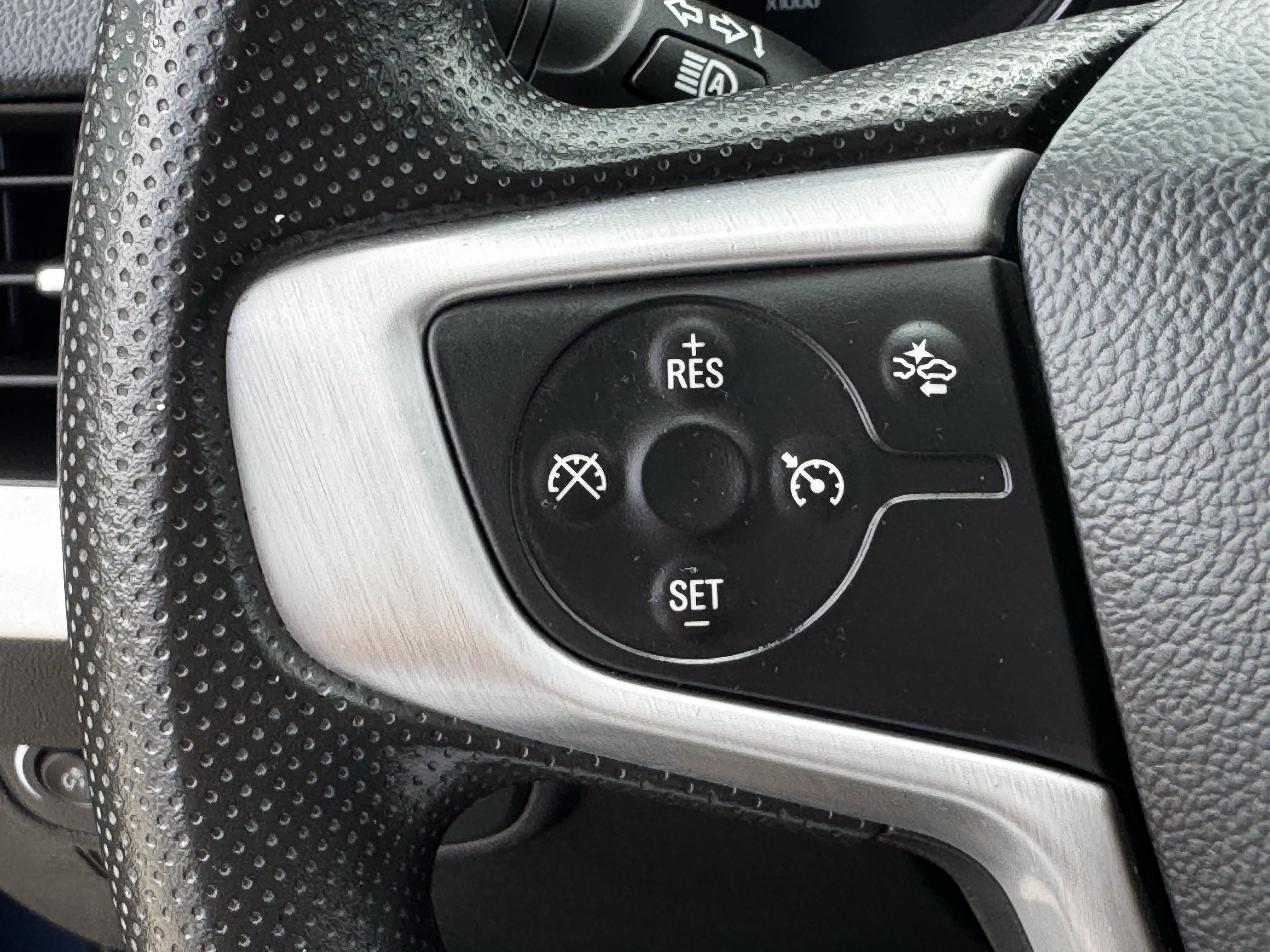 Used 2024 GMC Terrain SLE w/ Driver Convenience Package FWD image 24