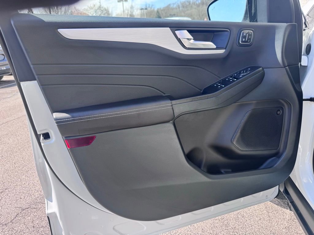 Used 2026 Ford Escape Platinum w/ Premium Technology Package image 24