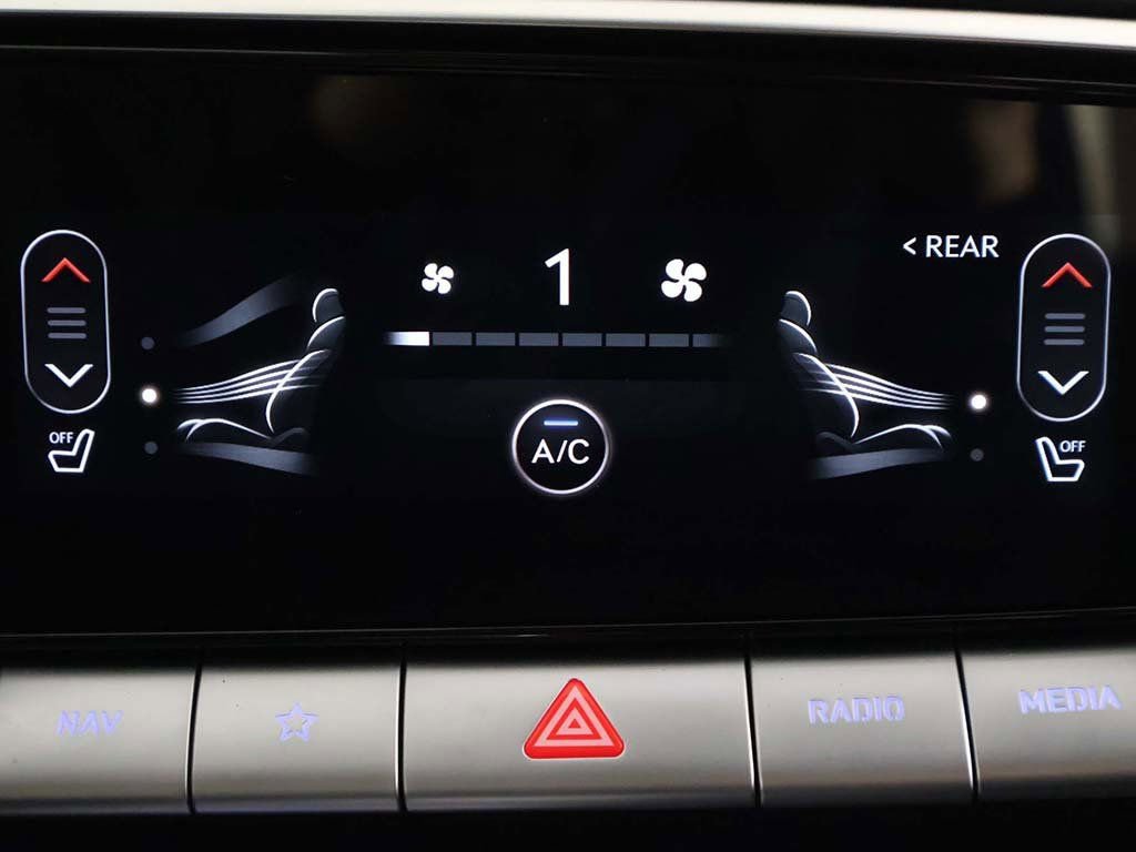 Used 2025 Genesis GV70 2.5T image 43
