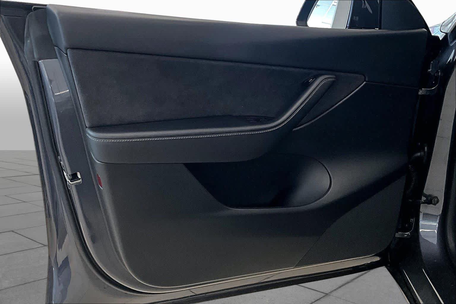 Used 2022 Tesla Model Y Long Range AWD/4WD image 21