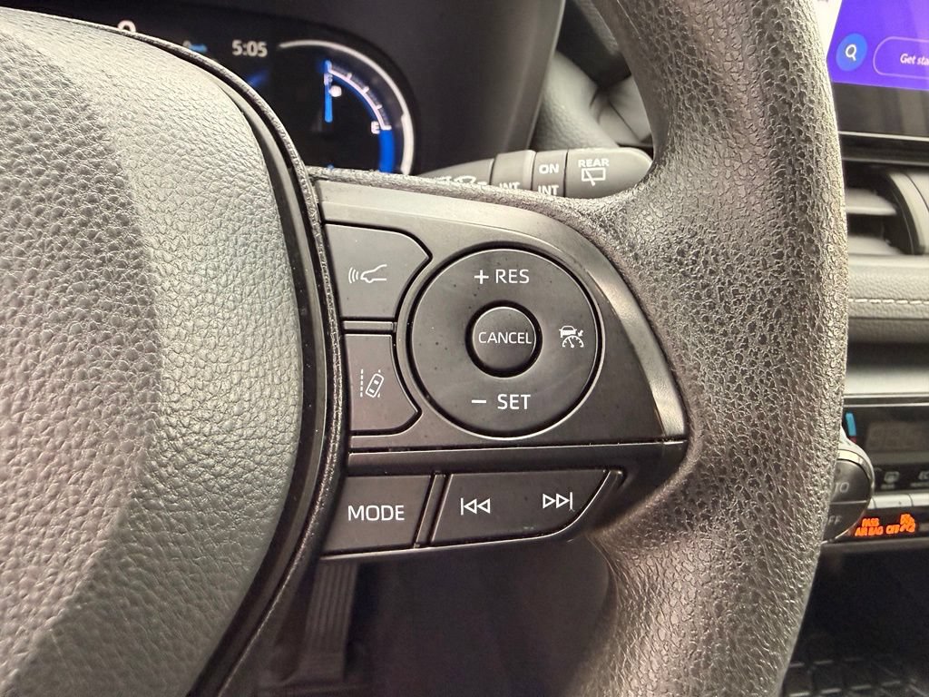 Used 2025 Toyota RAV4 XLE AWD/4WD image 21
