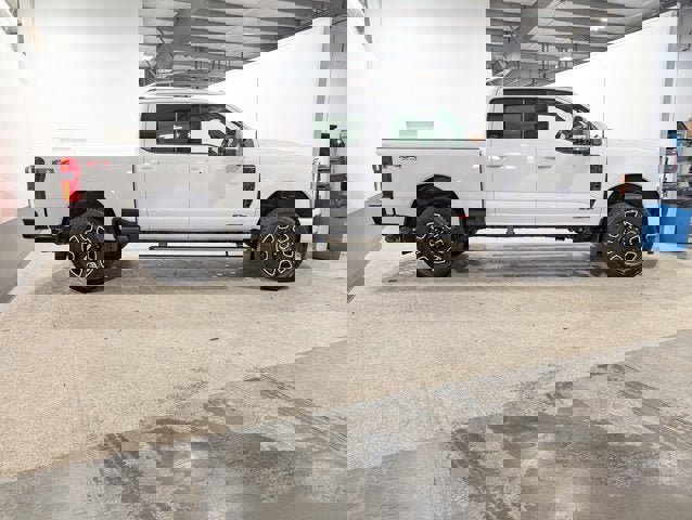 Used 2025 Ford F350 Platinum image 2