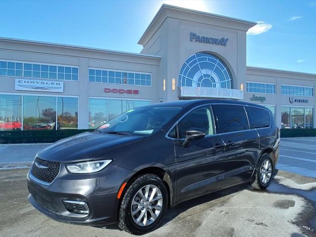 Certified 2023 Chrysler Pacifica Touring-L