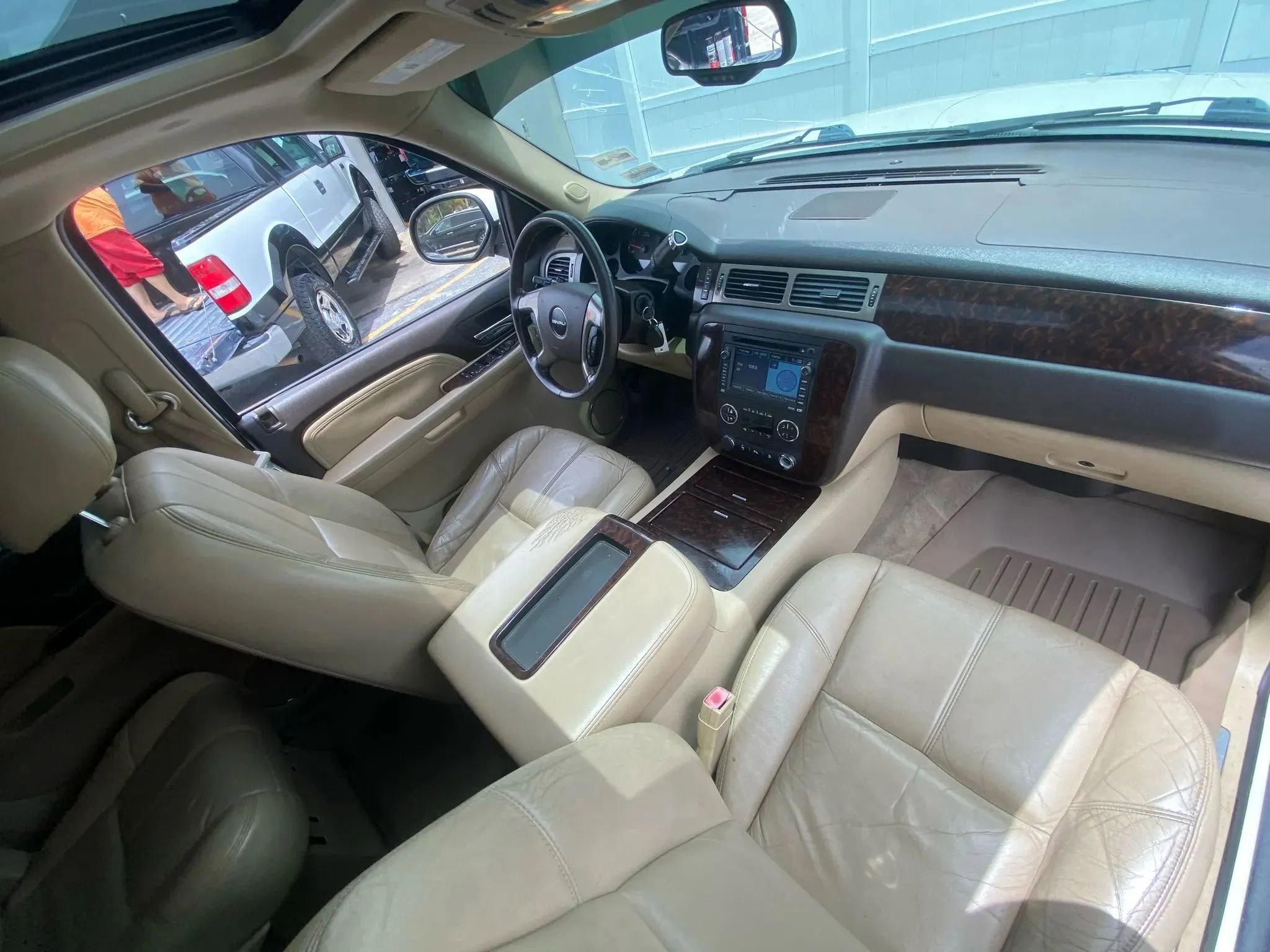 Used 2009 GMC Yukon XL Denali AWD/4WD image 10