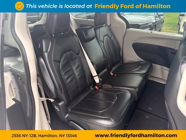 Used 2017 Chrysler Pacifica Touring-L w/ Tire & Wheel Group FWD image 36