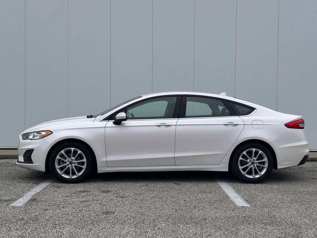 Used 2020 Ford Fusion SE image 2
