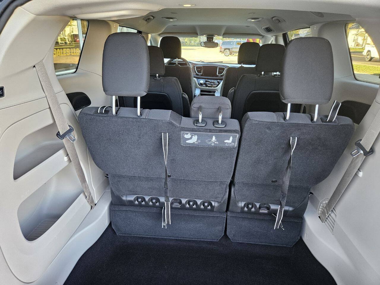 Used 2017 Chrysler Pacifica Touring FWD image 6