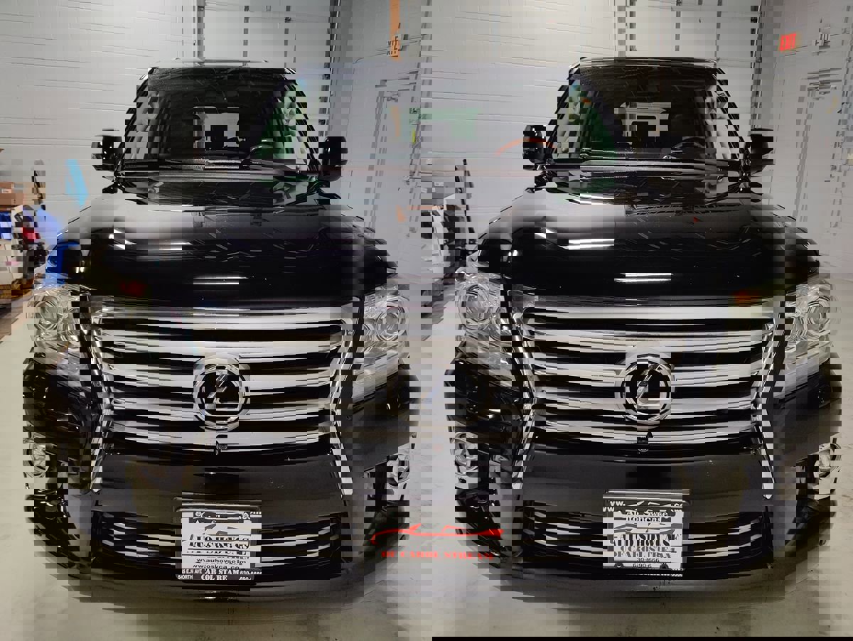 Used 2015 Lexus LX 570 4WD w/ Luxury Package image 3