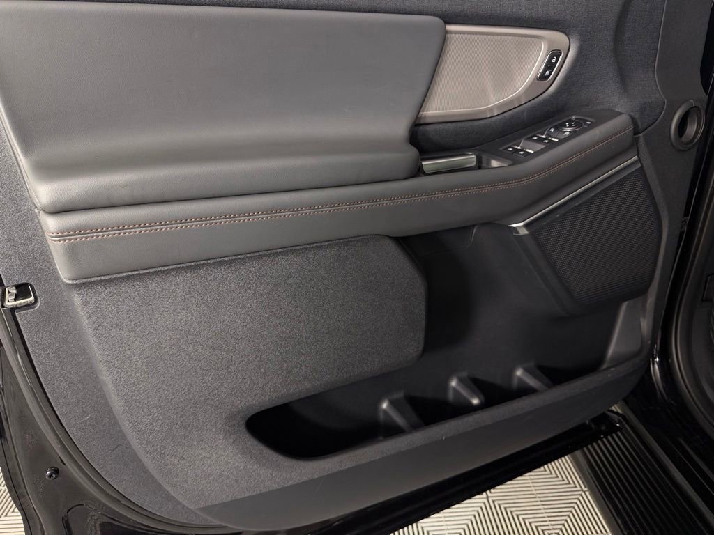Used 2025 Ford Expedition Active AWD/4WD image 26