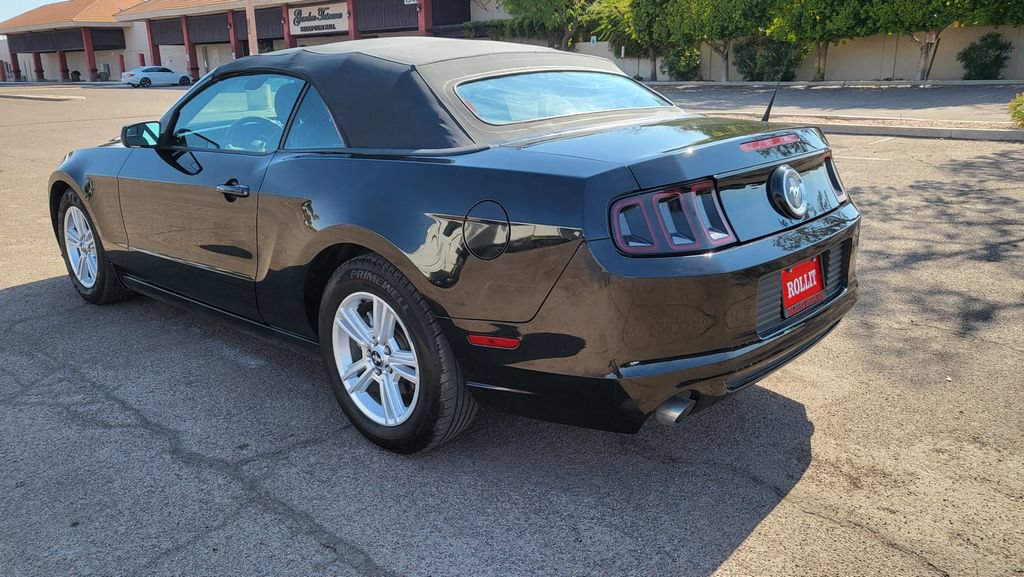 Used 2014 Ford Mustang Convertible RWD image 8