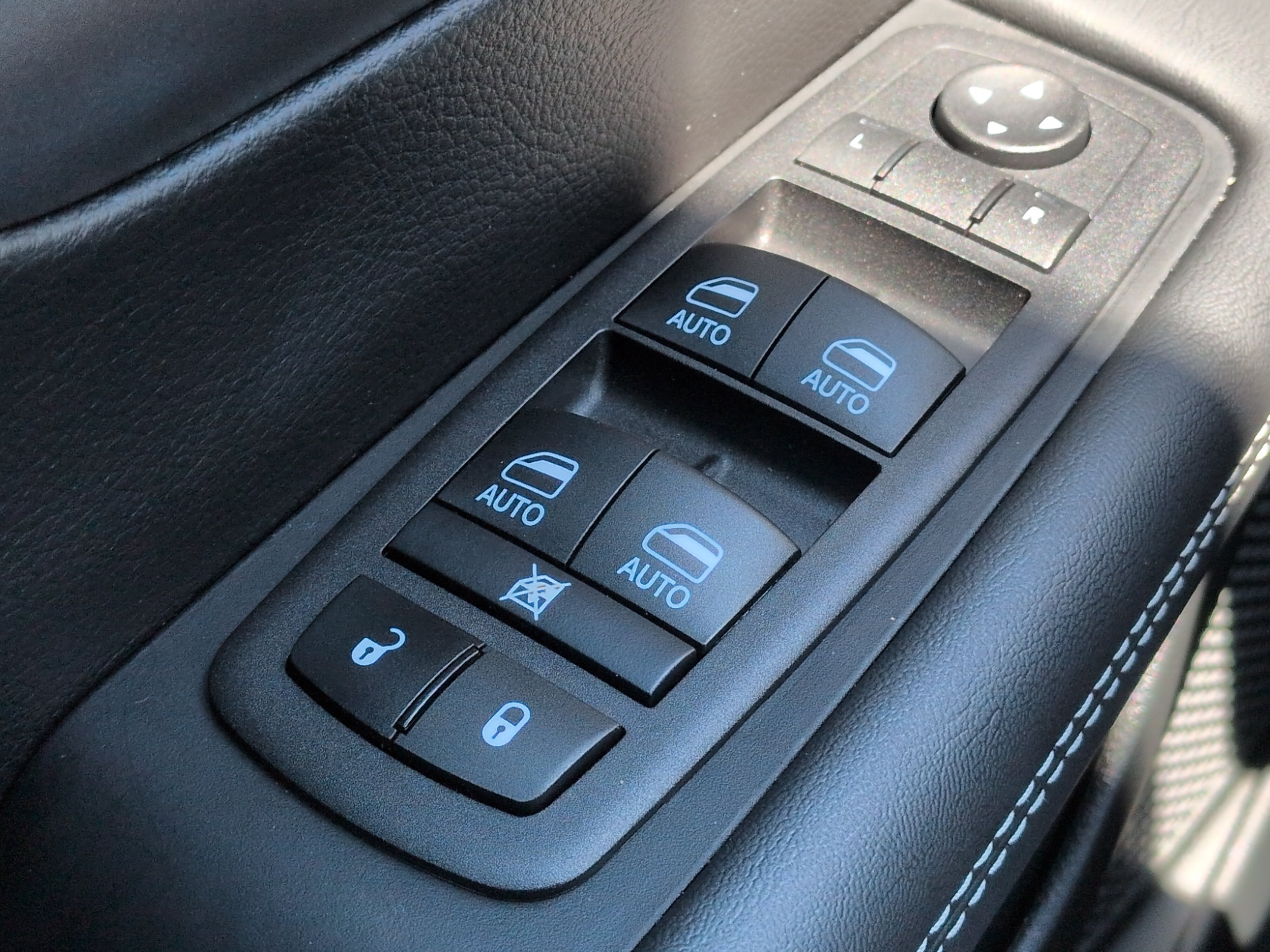 Certified 2025 Chrysler Pacifica Select FWD image 21