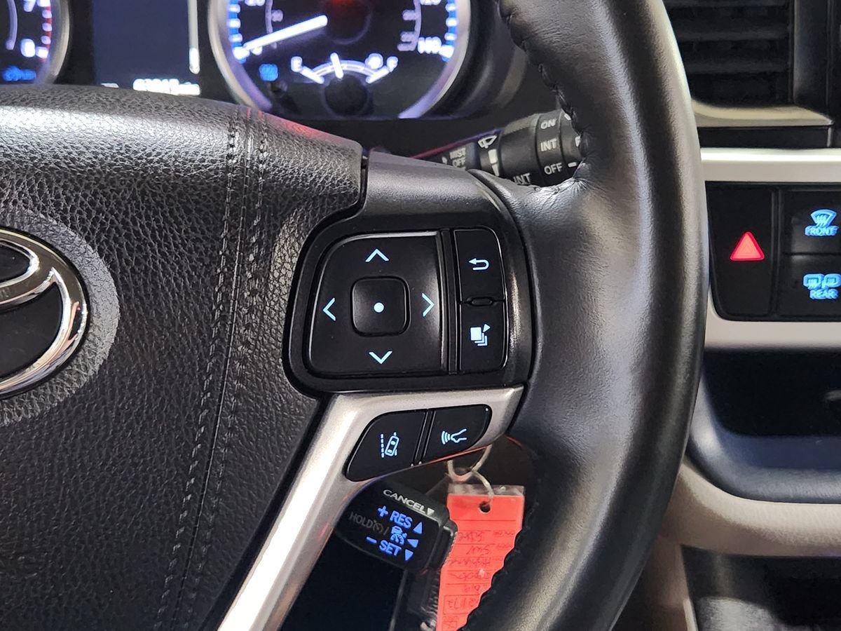 Used 2019 Toyota Highlander Plus FWD image 49