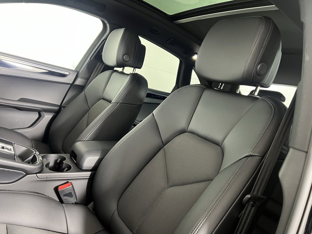 Used 2025 Porsche Macan image 5