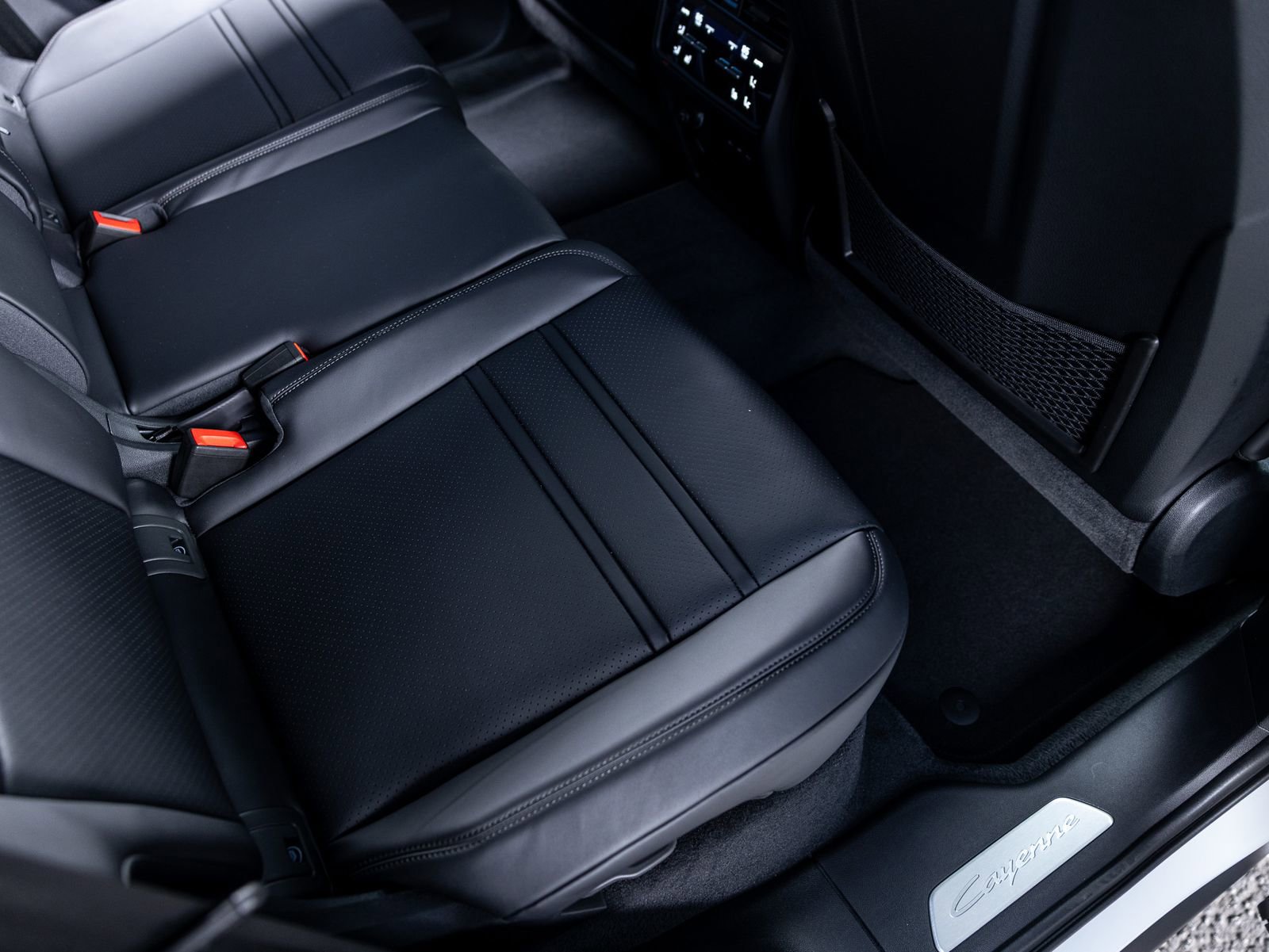 Certified 2025 Porsche Cayenne image 37