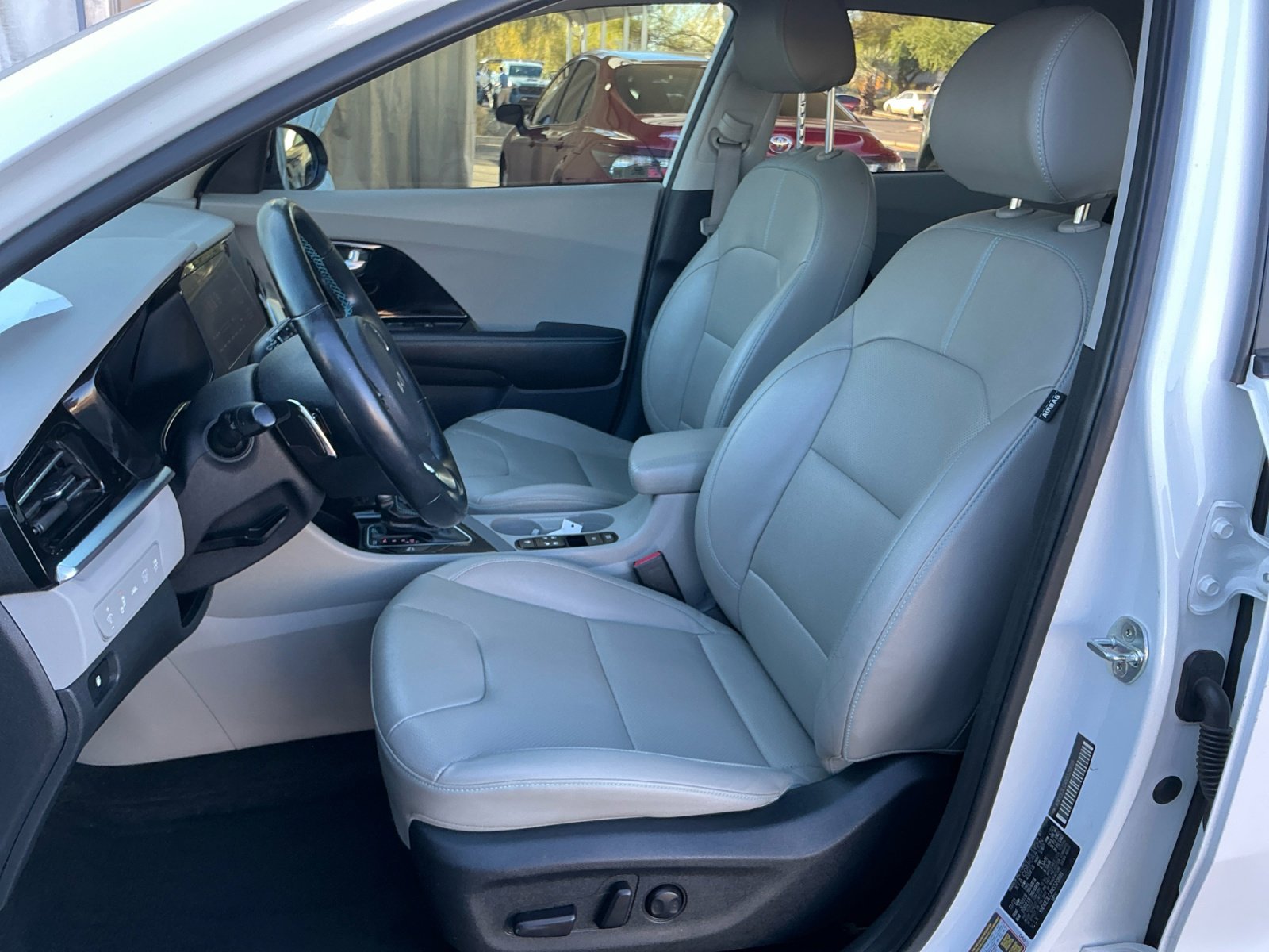 Used 2022 Kia Niro EX Premium image 14