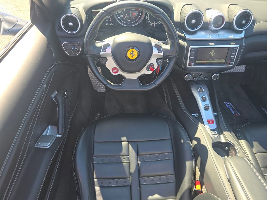 Used 2017 Ferrari California T RWD image 21
