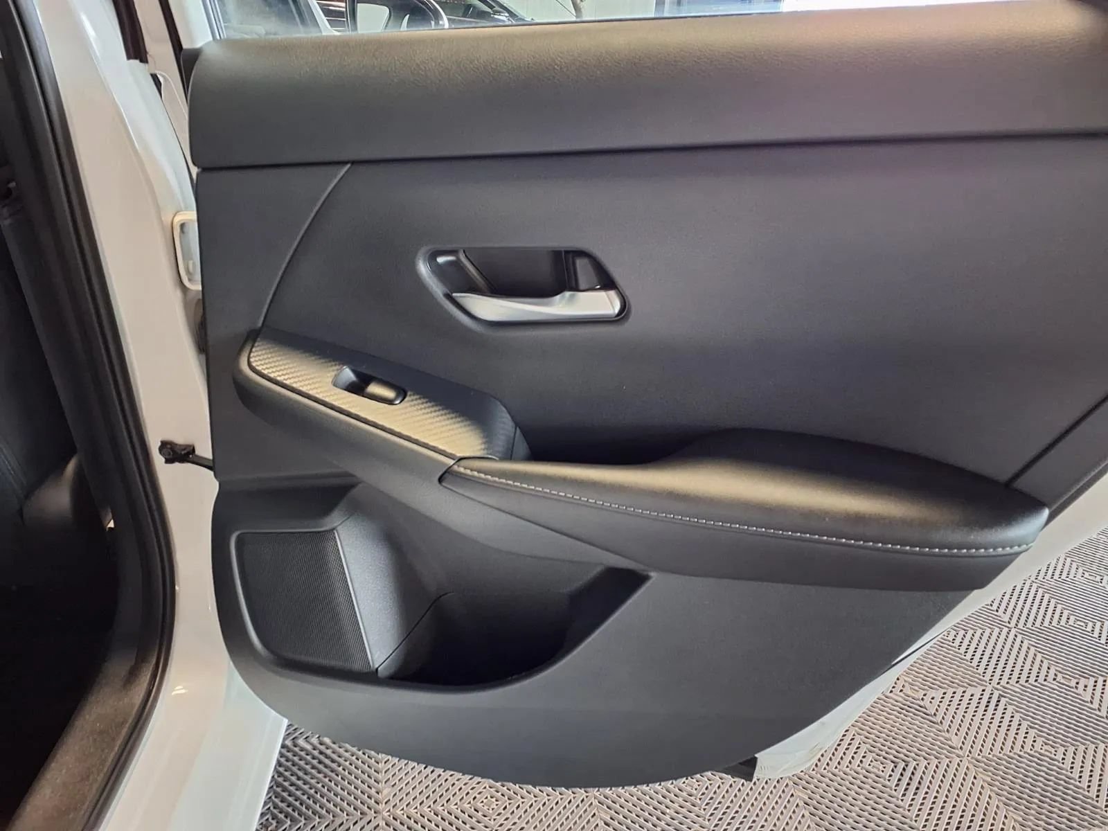Used 2023 Nissan Sentra SV FWD image 9