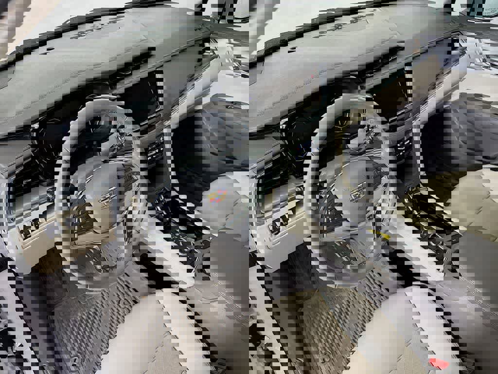 Used 2022 Cadillac XT5 Premium Luxury image 2