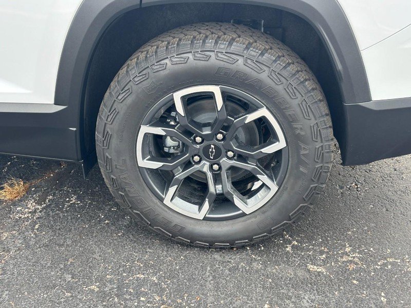 New 2026 Chevrolet Equinox ACTIV image 4