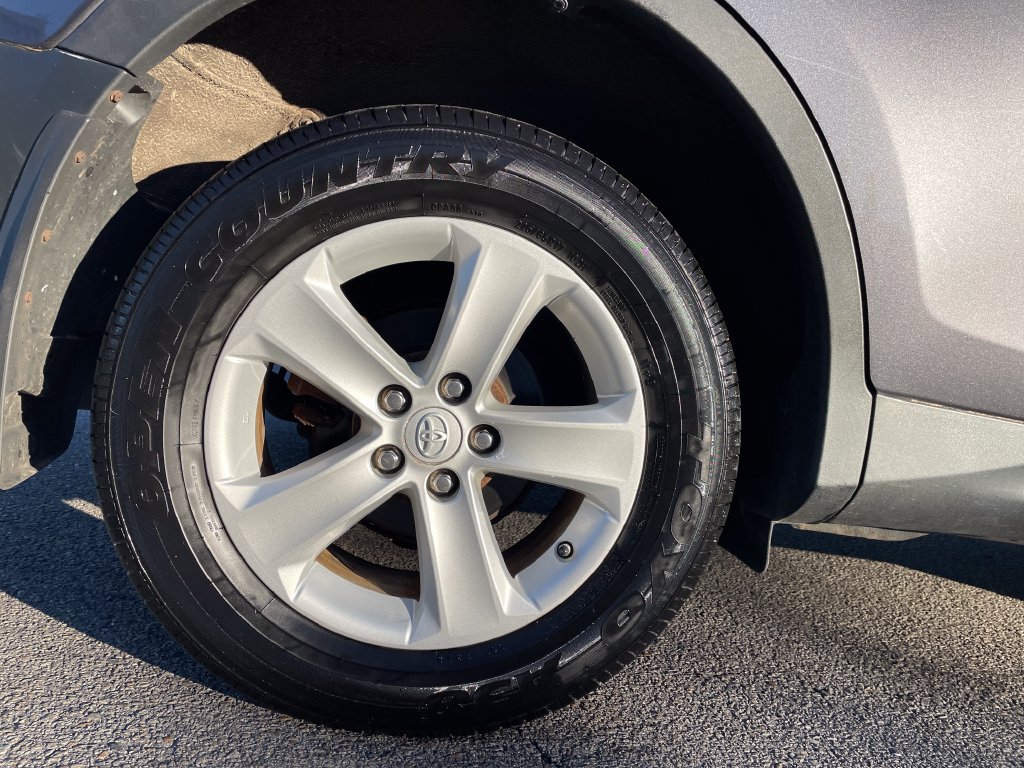 Used 2014 Toyota RAV4 XLE AWD/4WD image 12