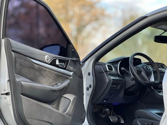 Used 2016 Nissan Maxima SR w/ Interior Lighting Package FWD image 9