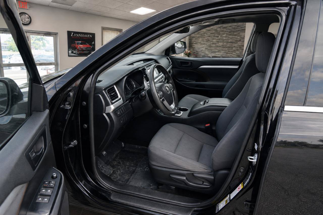Used 2019 Toyota Highlander LE FWD image 10