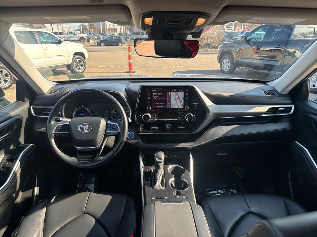 Used 2020 Toyota Highlander XLE AWD/4WD image 13