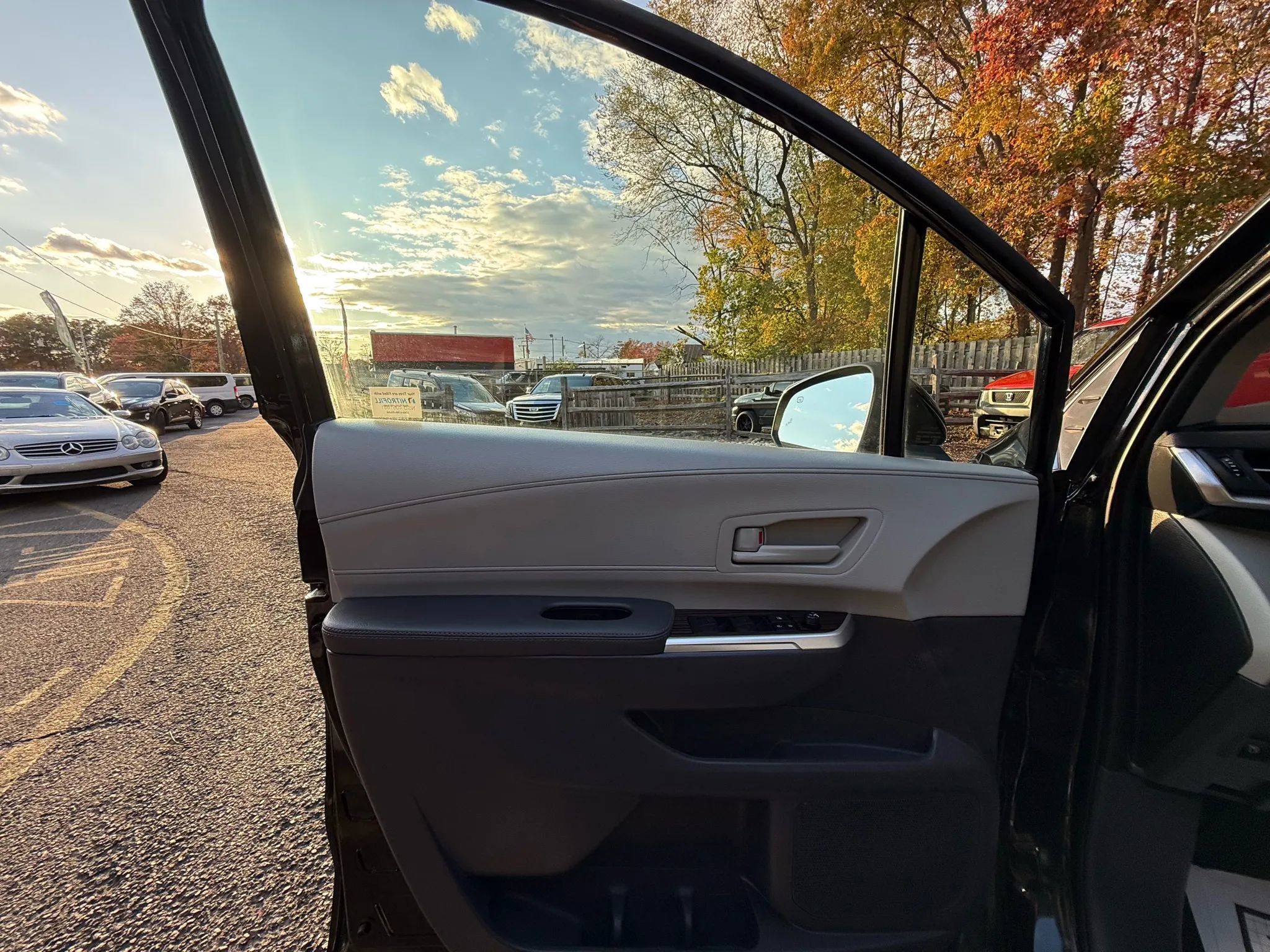 Used 2022 Toyota Sienna LE image 9