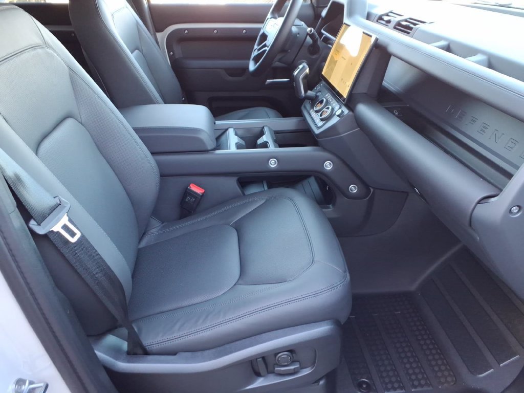 New 2026 Land Rover Defender 110 X-Dynamic SE AWD/4WD image 7