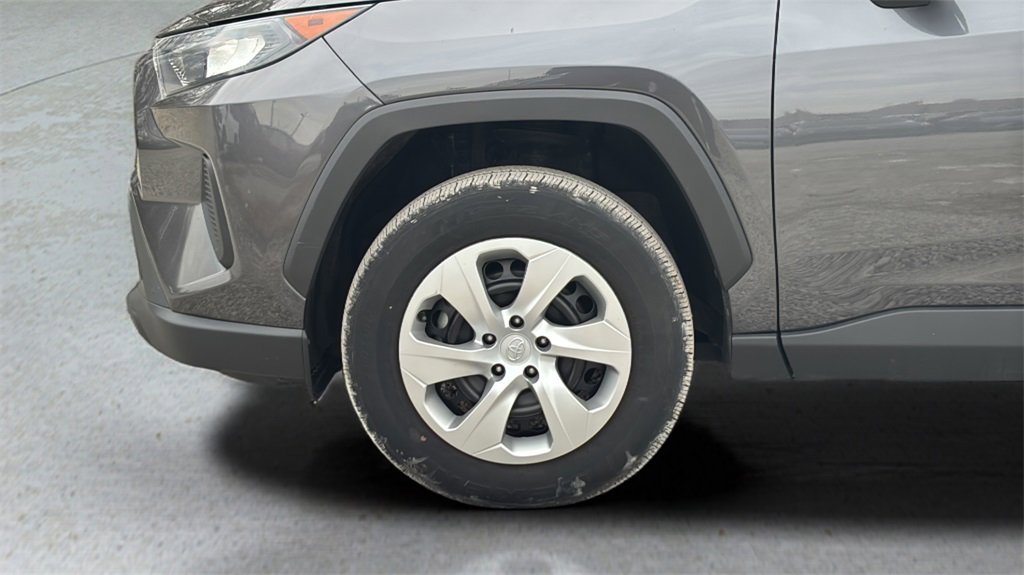 Used 2022 Toyota RAV4 LE image 9