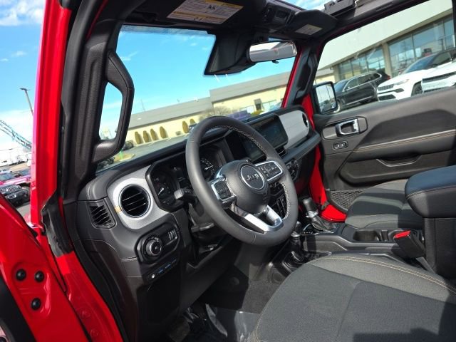 Used 2025 Jeep Wrangler Unlimited Sahara w/ Safety Group image 20