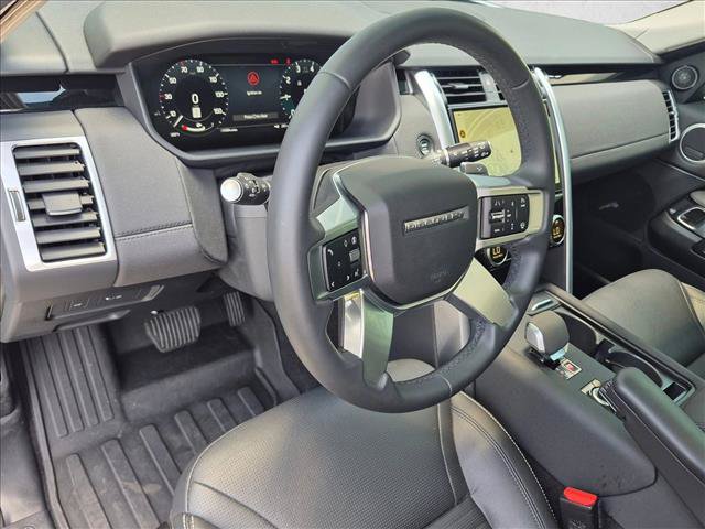 Used 2024 Land Rover Discovery S AWD/4WD image 9