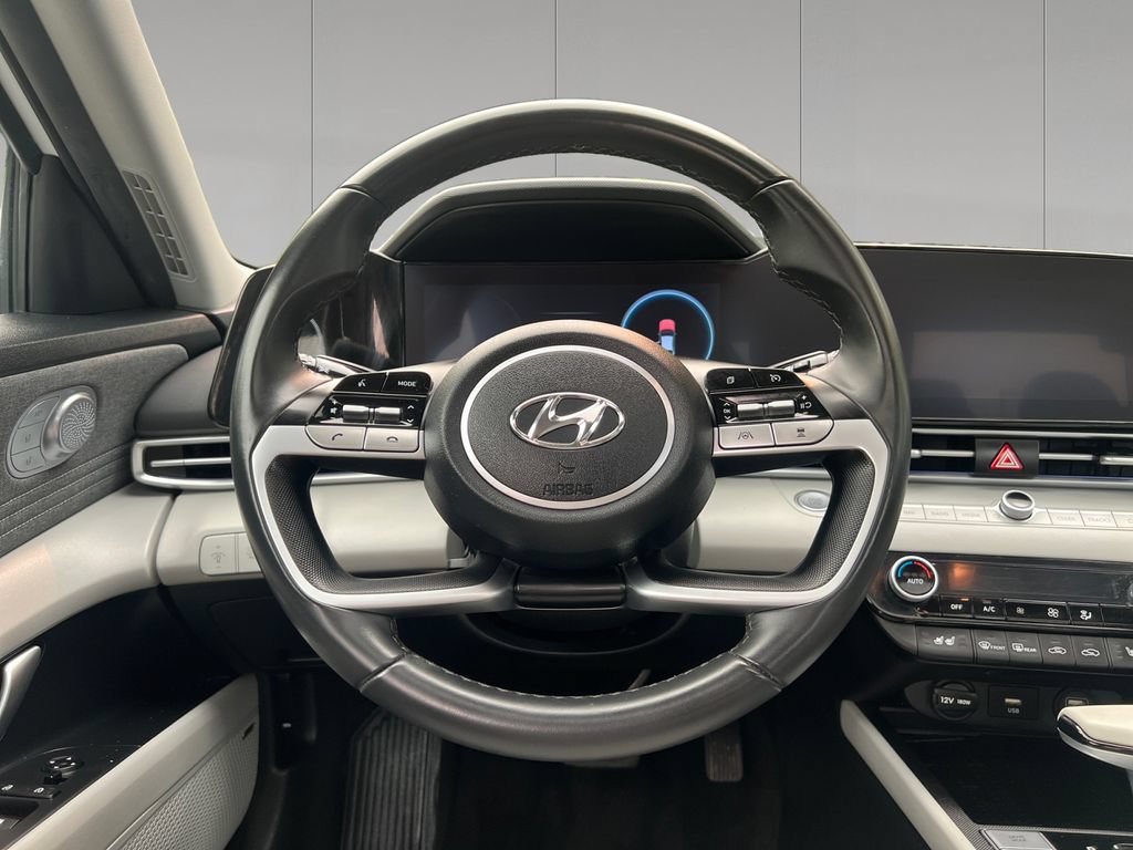 Used 2023 Hyundai Elantra Limited FWD image 13