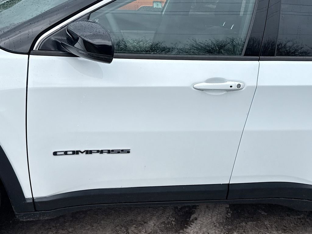 Used 2025 Jeep Compass Limited image 34