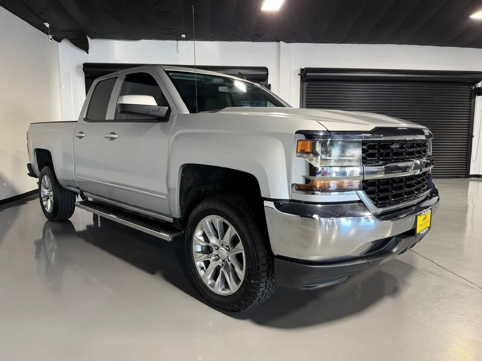 Used 2018 Chevrolet Silverado 1500 LT RWD image 3