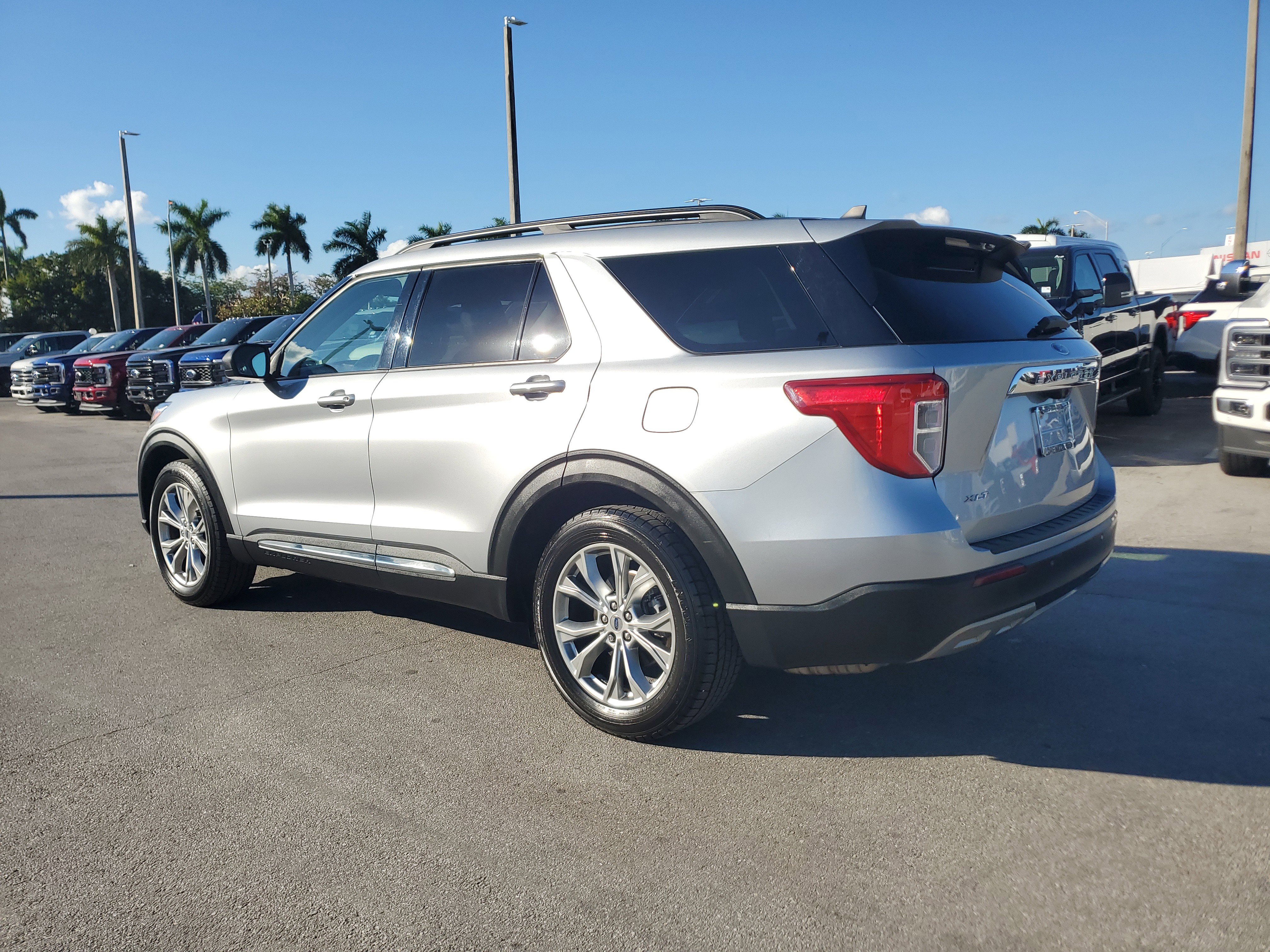 Used 2021 Ford Explorer XLT w/ Equipment Group 202A image 7