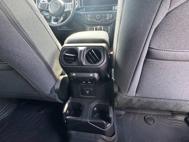 New 2026 Jeep Wrangler Unlimited Sahara AWD/4WD image 31