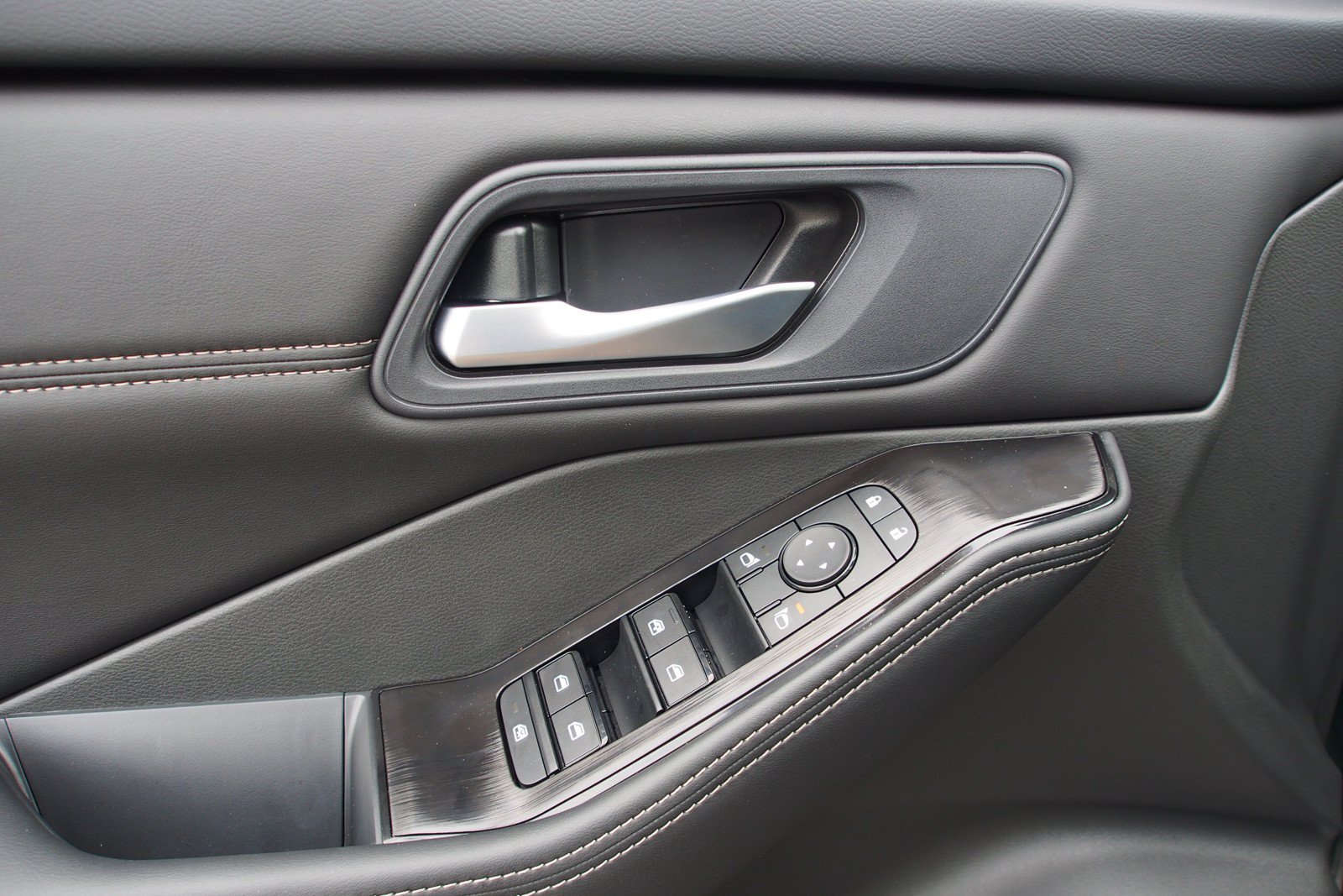 New 2026 Nissan Rogue Dark Armor FWD image 18