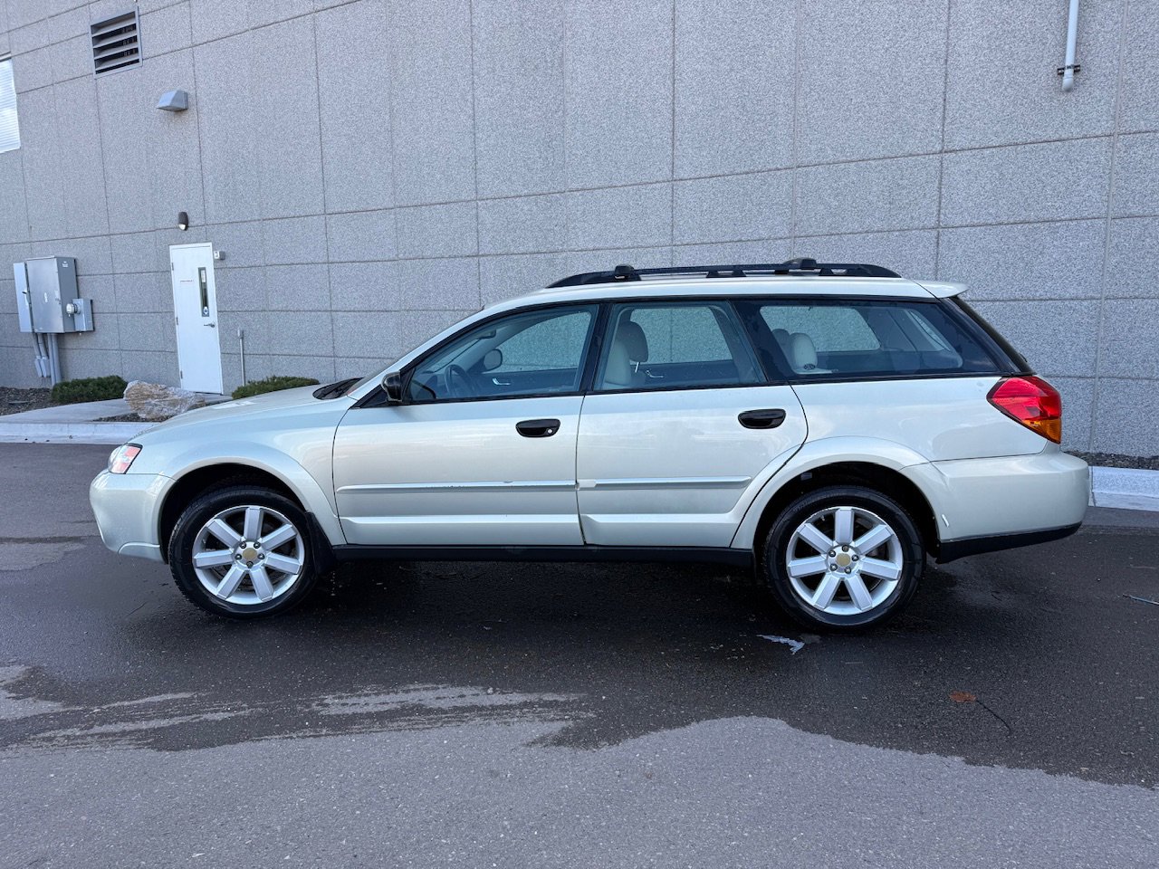 Used 2007 Subaru Outback 2.5i image 8